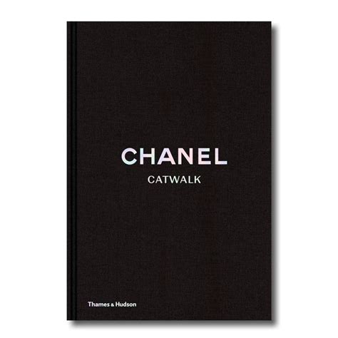 chanel boekjes|Chanel: The Complete Collections (Catwalk).